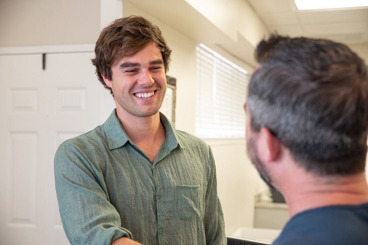 Thomas Simmons staff smiling at a patient